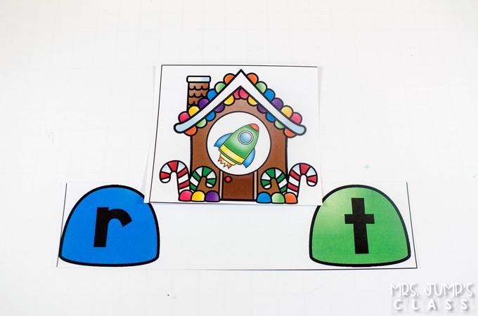 Gingerbread Fun Classroom activities for kindergarten with a free file. Math, literacy, crafts, and more! Kindergarten holiday play ideas too!