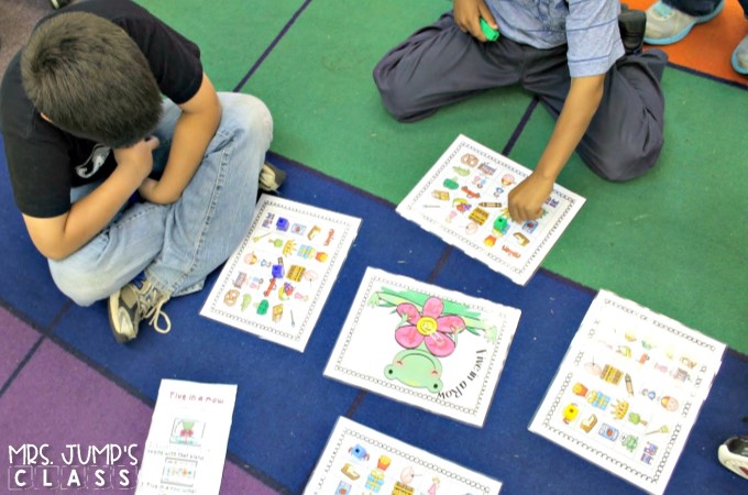 Fun frog lesson plans in a nonfiction unit about frogs. Students read and write about frogs, play math and literacy games, and create a craft, too!