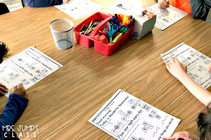 Morning Meeting Nachrichten für Kindergarten und 1. Klasse, die Alphabetisierung und mathematische Fähigkeiten zu stärken. Ihre Schüler werden Chit Chats lieben! Lass mich dir zeigen wie!