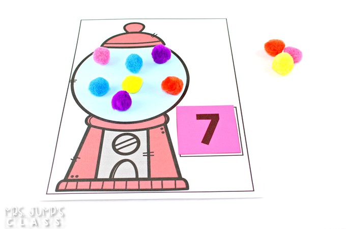 21 Kindergarten math centers to practice numbers to 10. Digital, black & white, and color options that match up to the Common Core Standards.