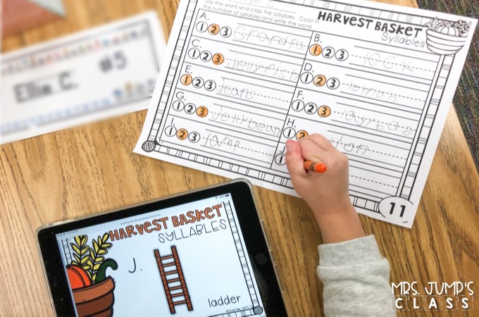 ELA Digital centers that are perfect for the Fall season. Students practice rhyming, syllables, beginning sounds, word families, letter recognition, and more!