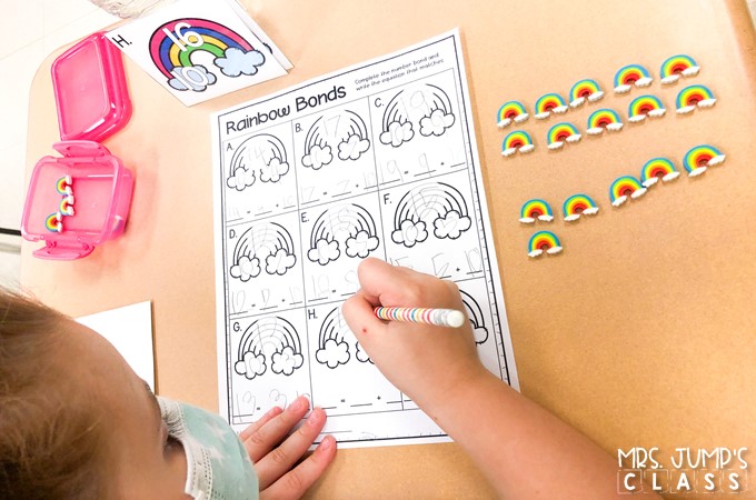 These centers for kindergarten are perfect for Spring! Printable and easy to prep centers for students to practice math and literacy skills.