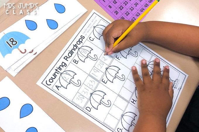 These centers for kindergarten are perfect for Spring! Printable and easy to prep centers for students to practice math and literacy skills.