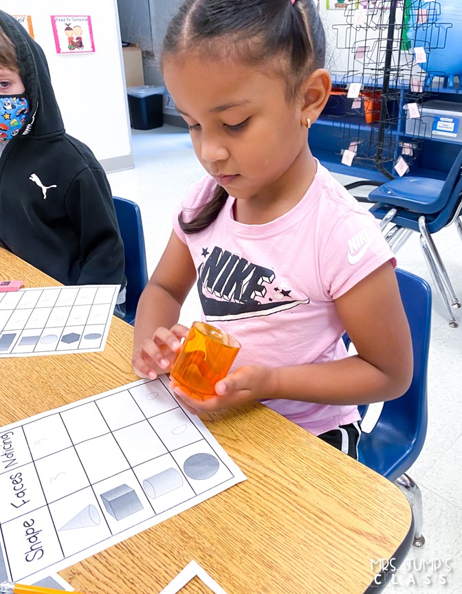 Kindergarten math lesson plans for teaching numbers to 5, 2D shapes, and 3D shapes. This resource provides detailed instruction for your first 4 weeks of math!